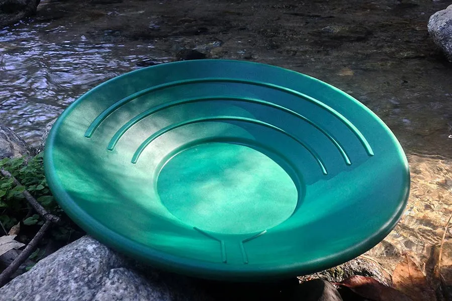 14" Gold Pan, Depth-2-5/8" 3 Ridges Water Guide