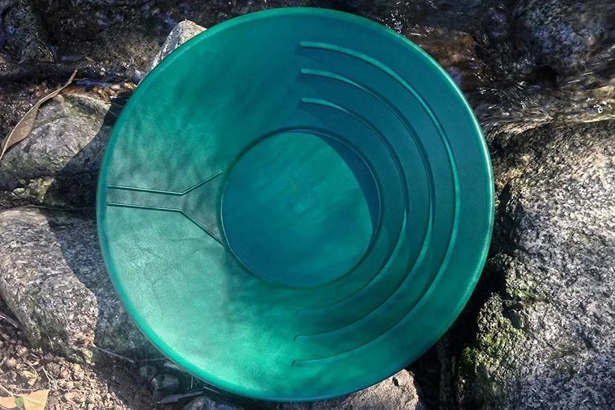 14" Gold Pan, Depth-2-5/8" 3 Ridges Water Guide