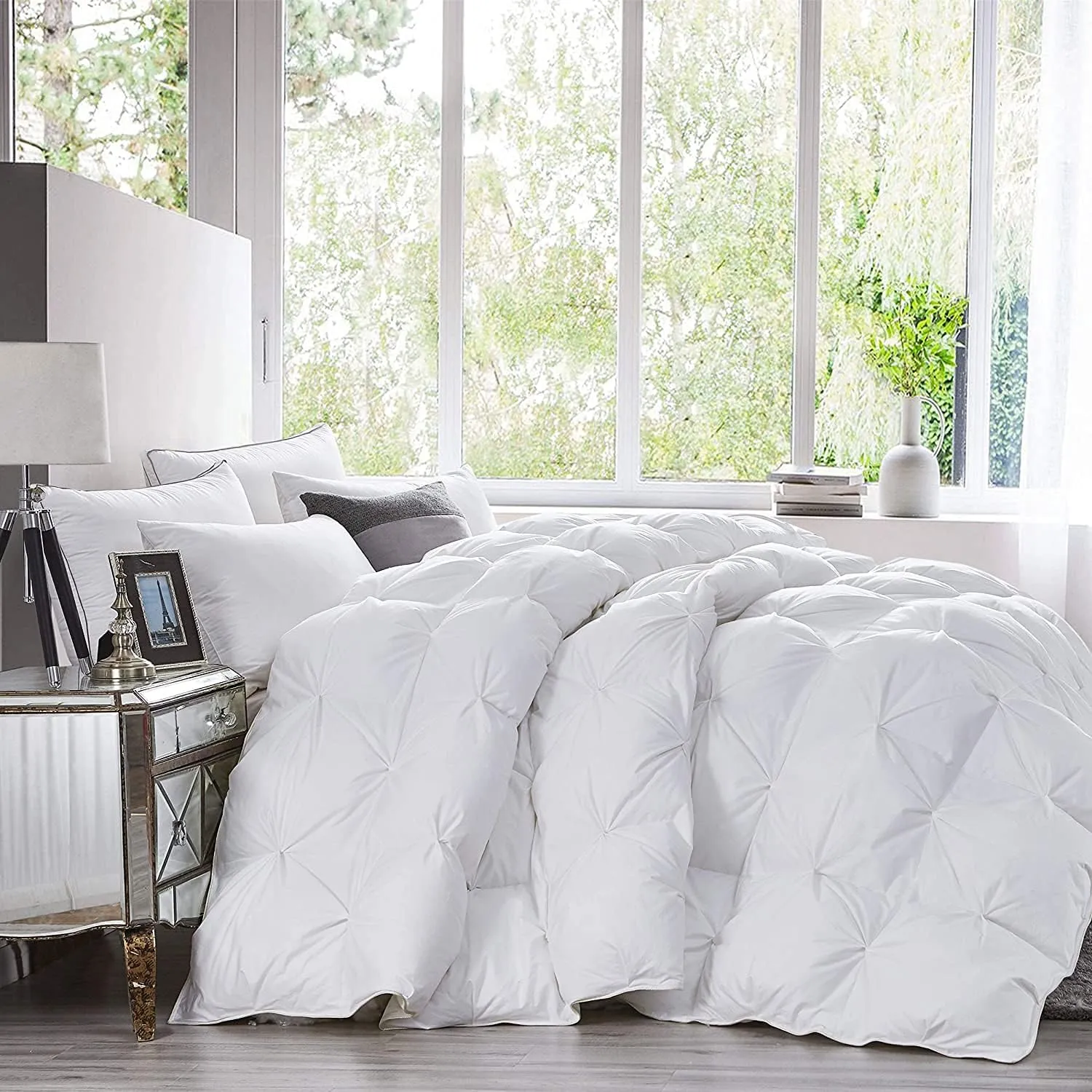 600 Thread Count Egyptian Cotton Siberian Goose Down Comforter, 750 Fill Power, (King, White - Pinch Pleat)