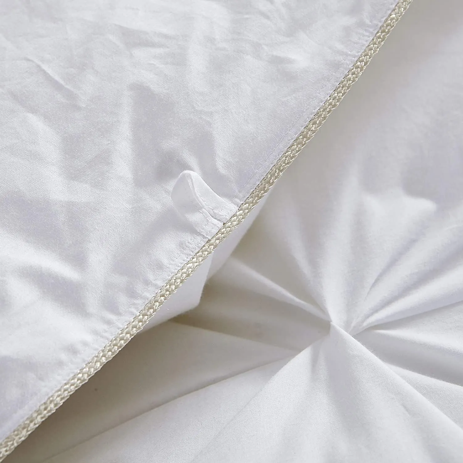 600 Thread Count Egyptian Cotton Siberian Goose Down Comforter, 750 Fill Power, (King, White - Pinch Pleat)