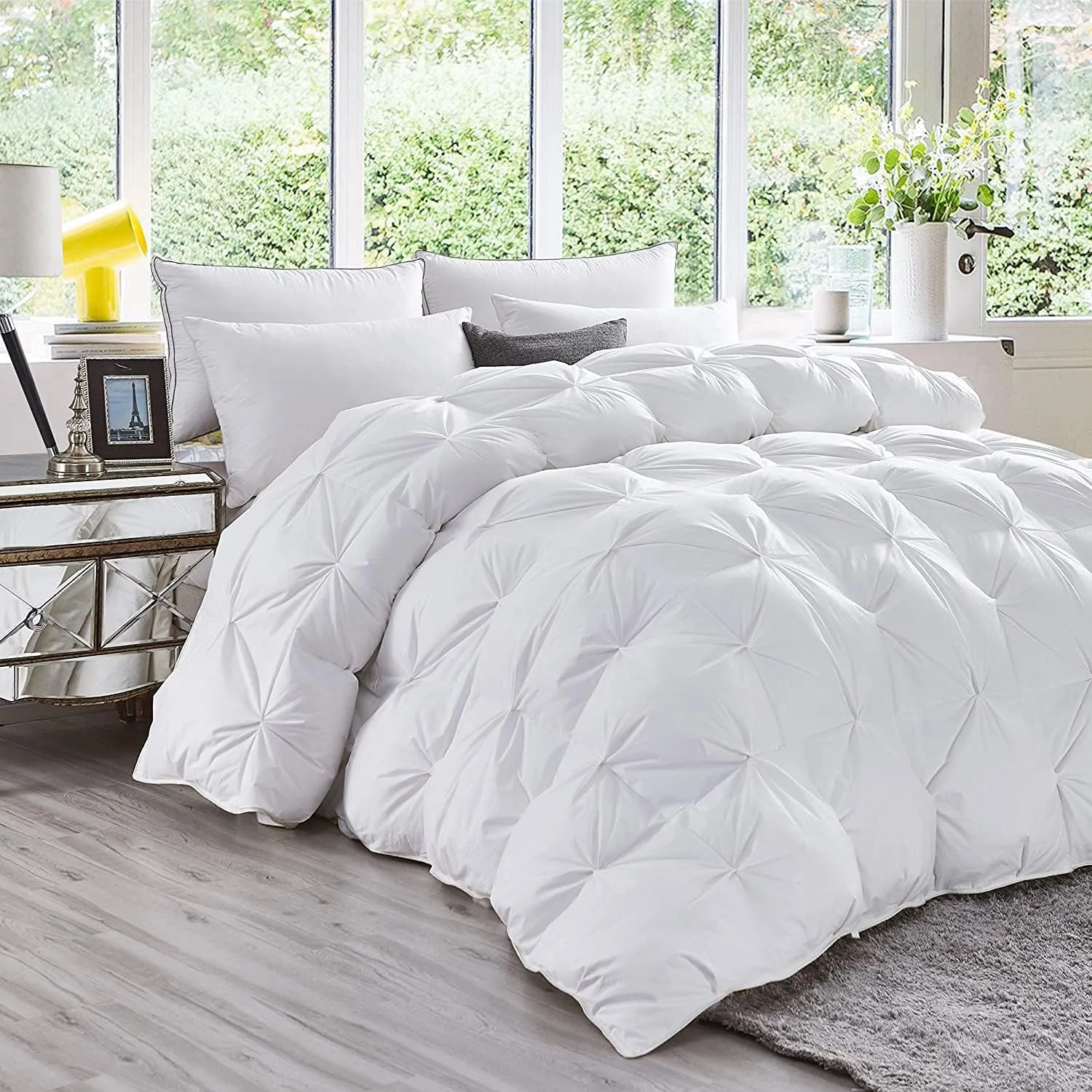 600 Thread Count Egyptian Cotton Siberian Goose Down Comforter, 750 Fill Power, (King, White - Pinch Pleat)