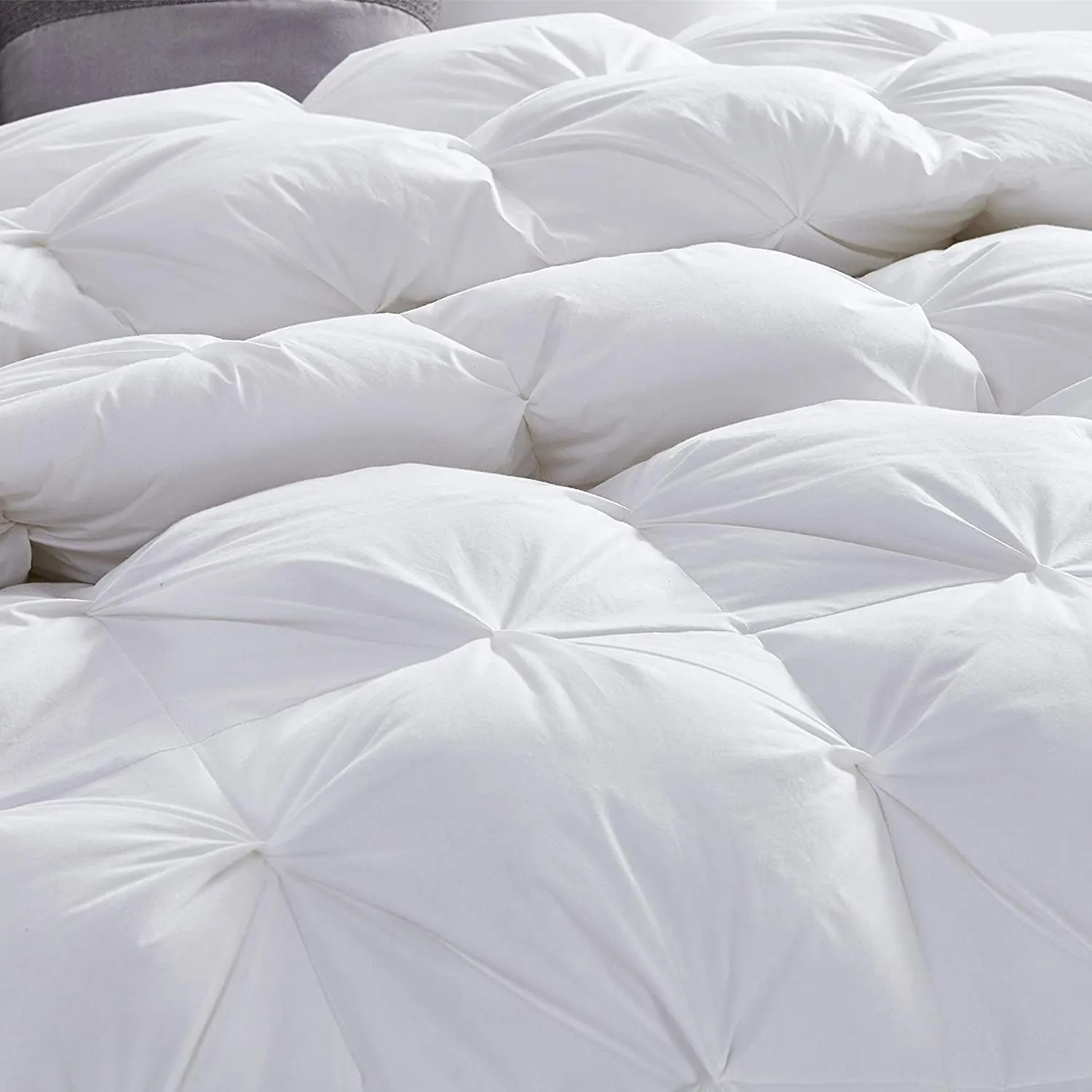 600 Thread Count Egyptian Cotton Siberian Goose Down Comforter, 750 Fill Power, (King, White - Pinch Pleat)