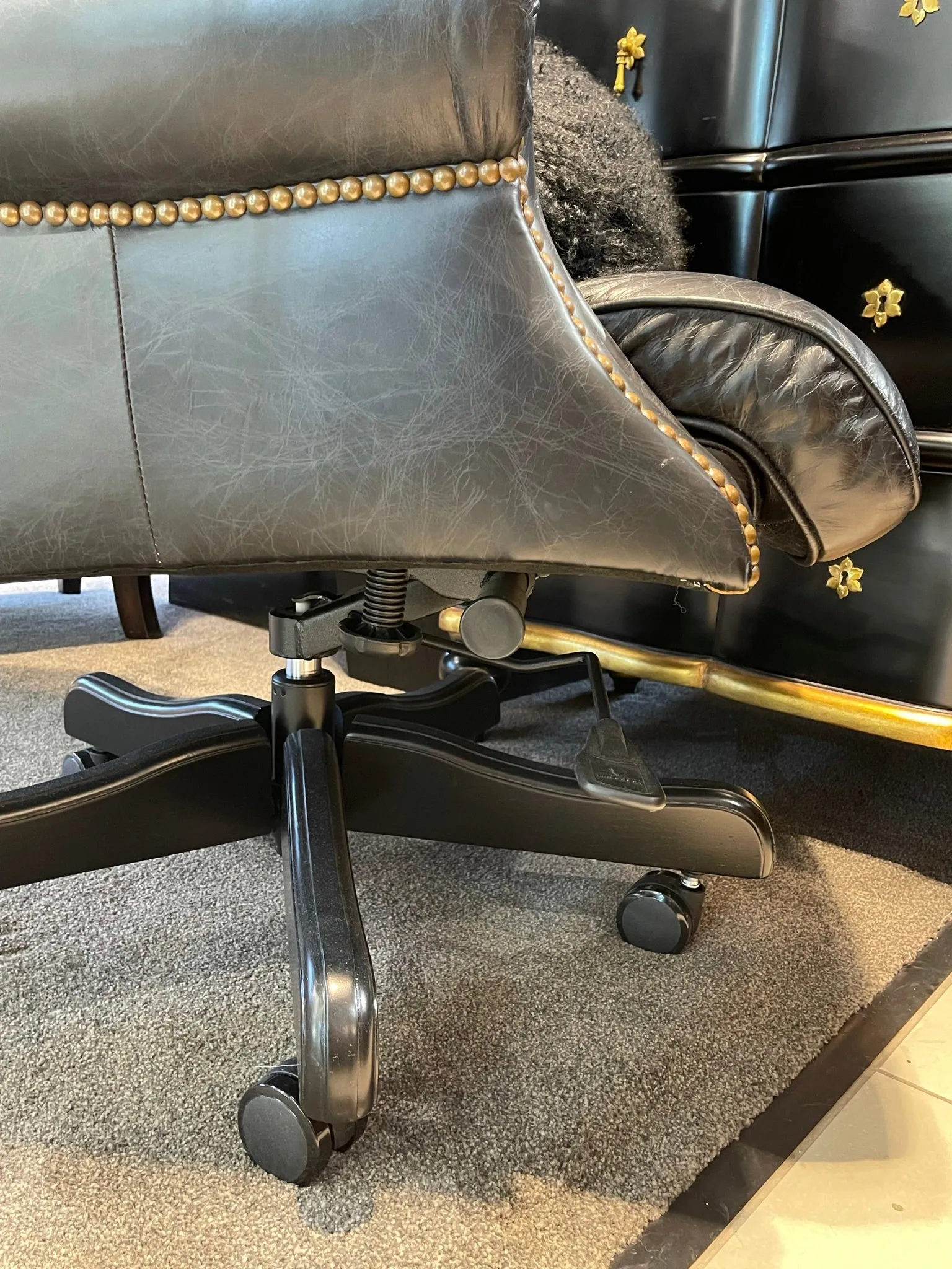 Bankers Adjustable Leather Chair