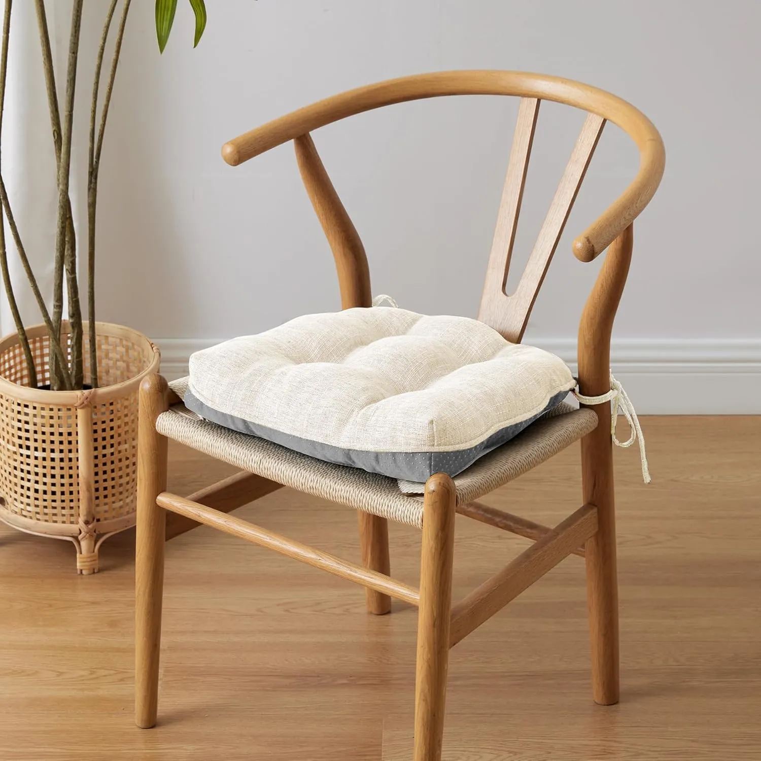 Chair Cushions for Dining Chairs Set of 4, Kitchen Chair Cushions, Chair Pads with Ties and Non Slip Backing, Tufted Memory Foam Seat Cushion 4 Pack, 15.5" x 15.5" x 4", Cream