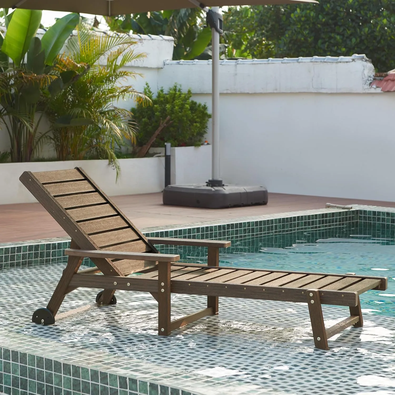 Chaise Lounge Chairs for Outside, HDPE Outdoor Lounge Chairs with Adjustable Backrest, Wheels, Armrest, All Weather Poly Lumber Recliner for Patio, Poolside, Porch (Light Brown)