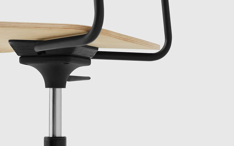 Cross Task Chair by Takt