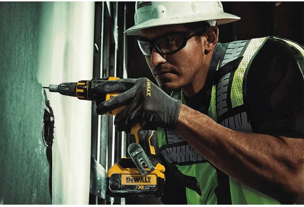 DEWALT DSV521-M Class 2 Heavy Duty Surveyor Vest Medium