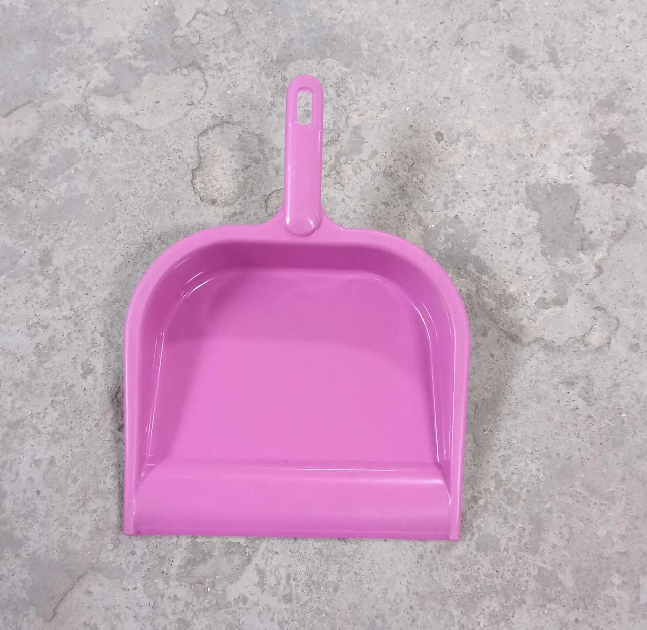 Durable Lightweight Multi Surface Plastic Dustpan with Handle