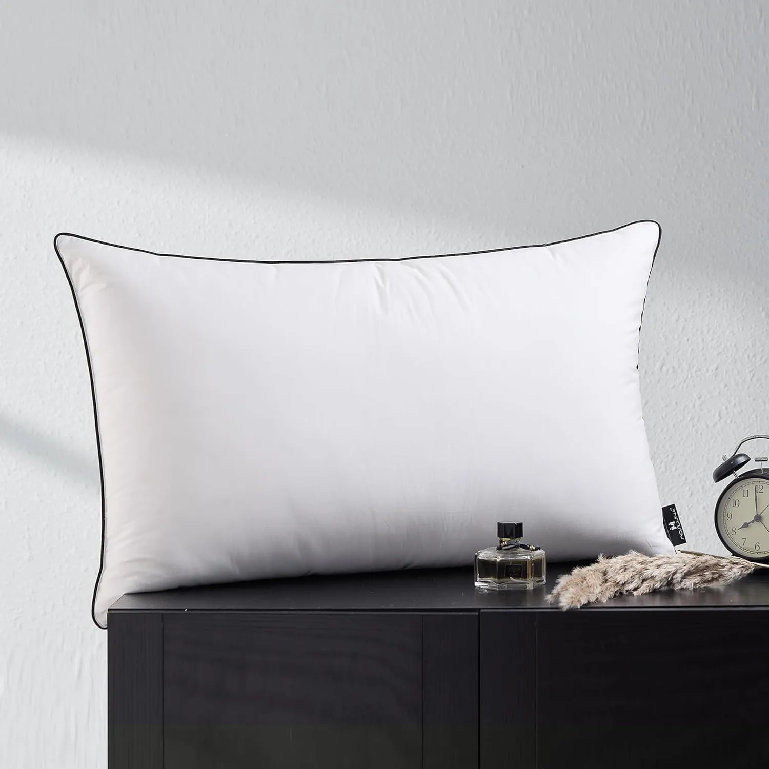 Feather Down Pillows Queen Size for Sleeping, 1 Pack White Hotel Fluffy Bed Pillow with Airyfil™ Fillings, Medium Firm for Side Sleepers, 20×30 in.