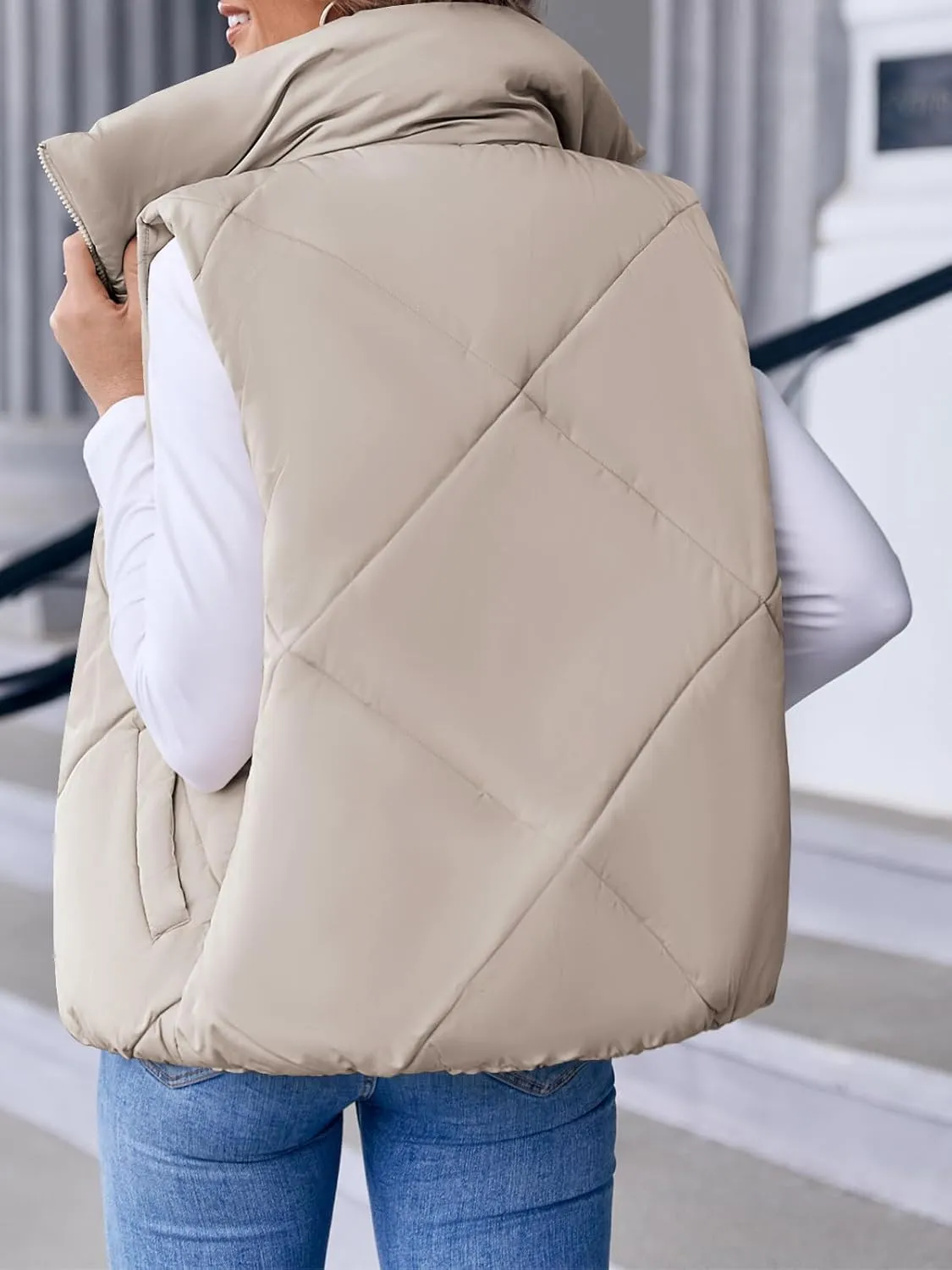 Newffr Women's Quilted Puffer Vest Sleeveless Lightweight Zip Up Jacket Winter Warm Coat Outerwear