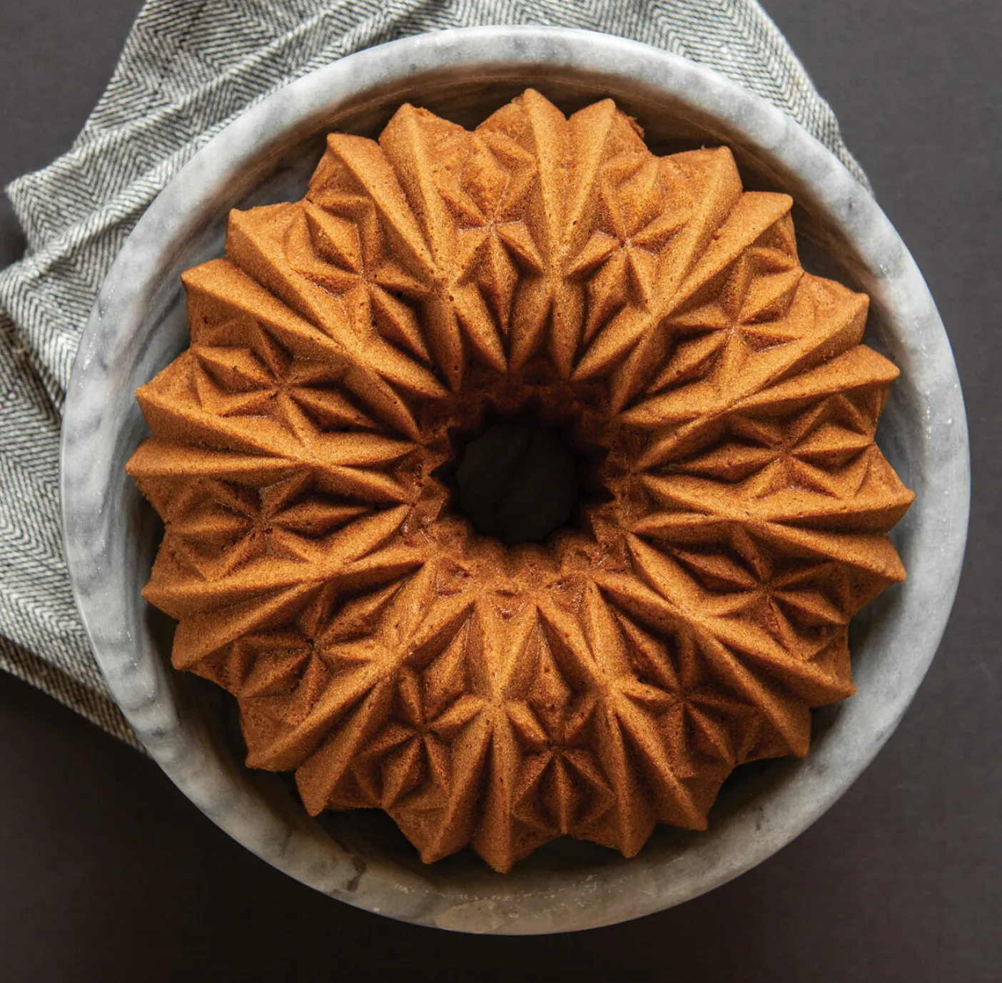 Nordic Ware :: Cut Crystal Bundt Pan