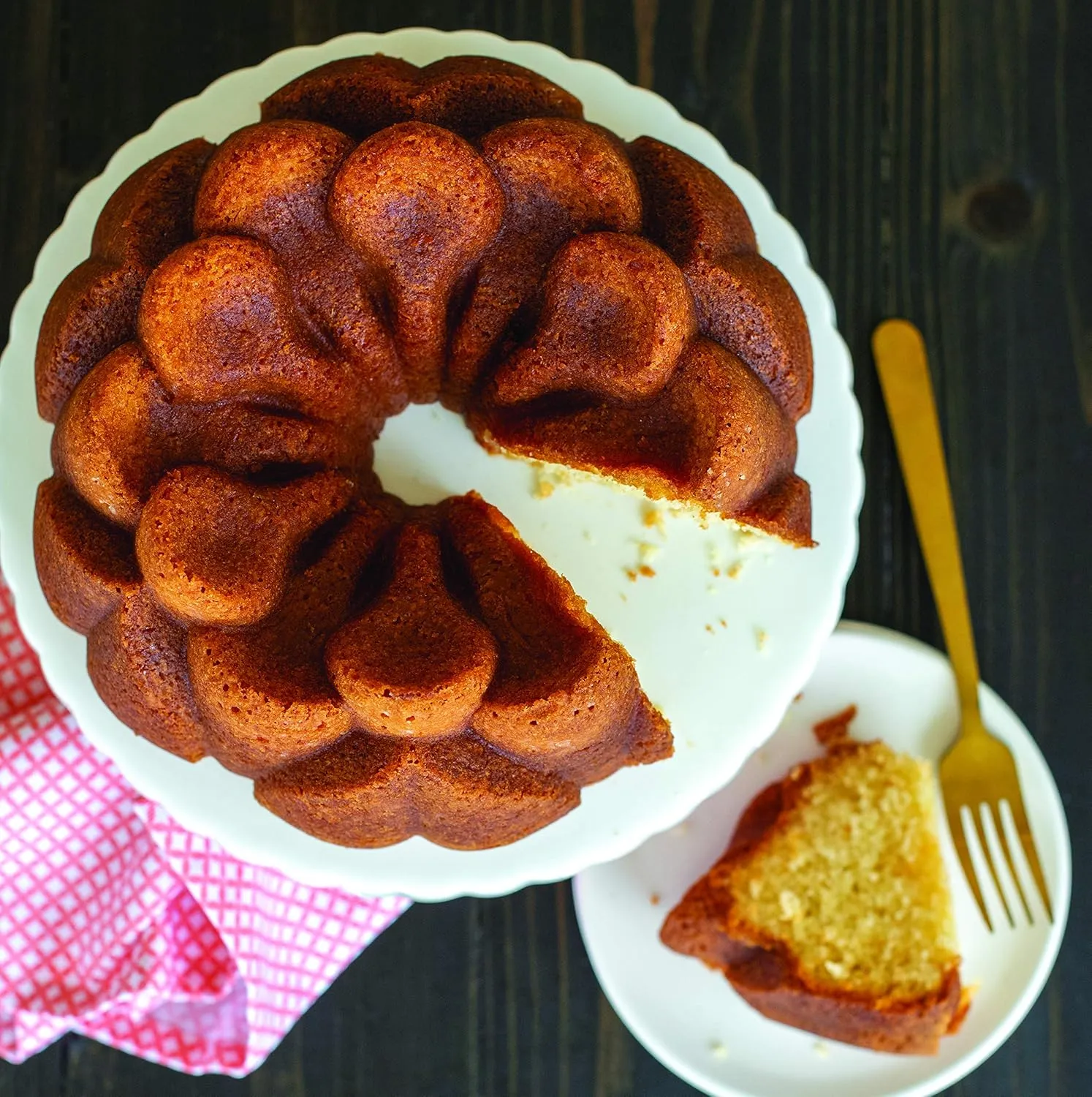 Nordic Ware Magnolia Bundt, 10 Cup, Toffee