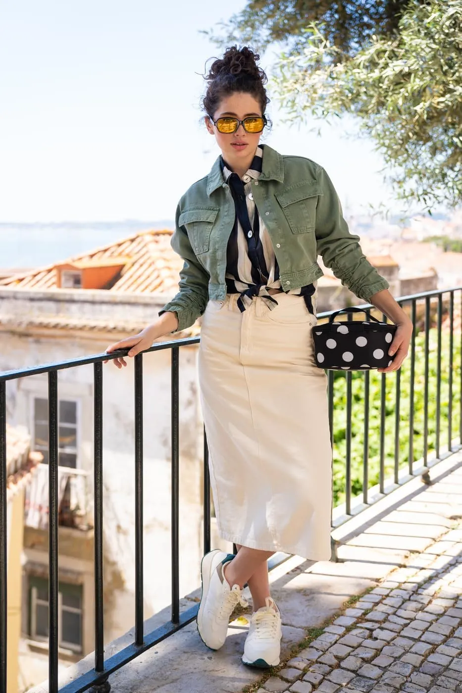 reisenthel coolerbag M pocket dots white - Ideal for the picnic, shopping and on the road