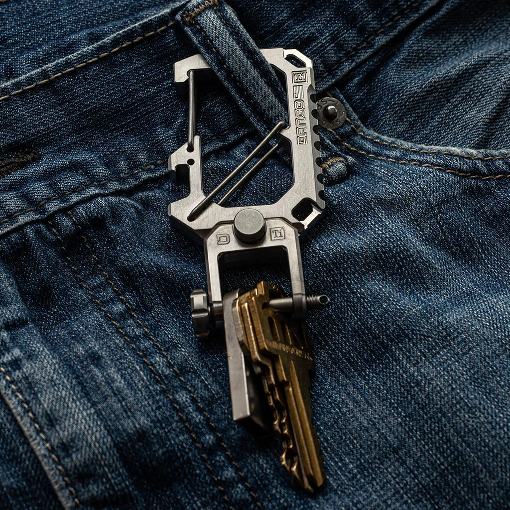 TITANIUM CARABINER & SHACKLE
