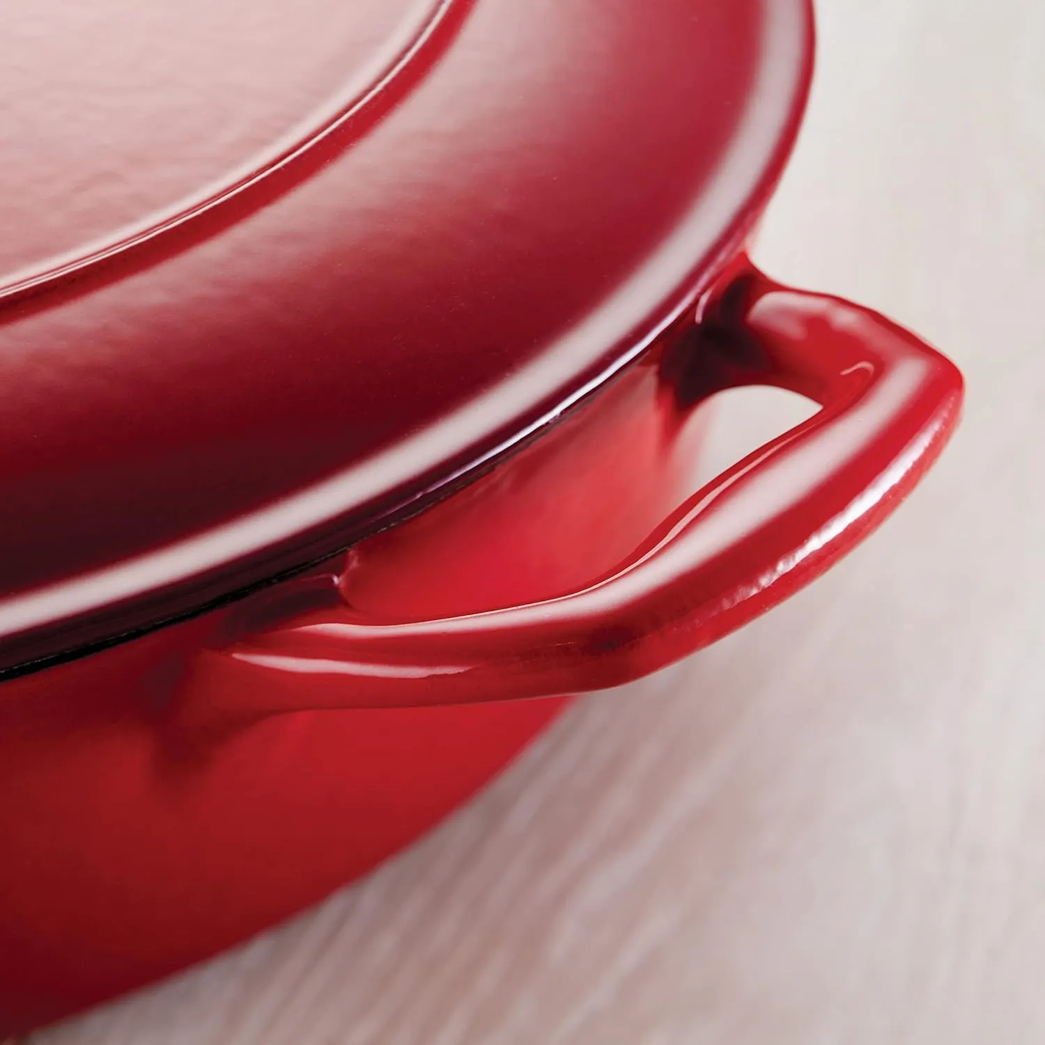 Tramontina Enameled Cast Iron Sauce Pan with Lid, 2.5-quart, Red