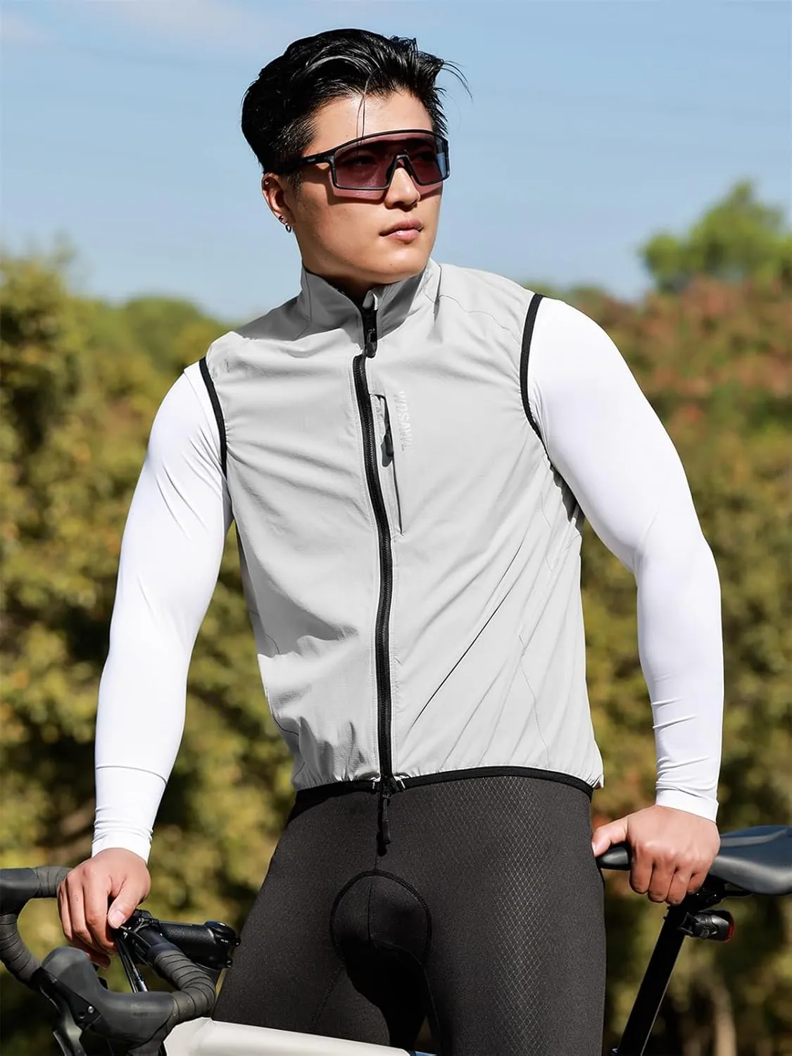 WOSAWE Reflective Cycling Vest with Chest Pocket Water-Repellent Lightweight Windproof Gilet for Running, Hiking, Biking