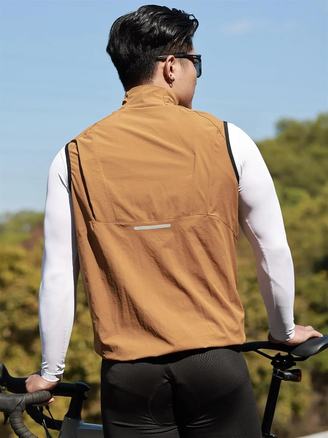 WOSAWE Reflective Cycling Vest with Chest Pocket Water-Repellent Lightweight Windproof Gilet for Running, Hiking, Biking